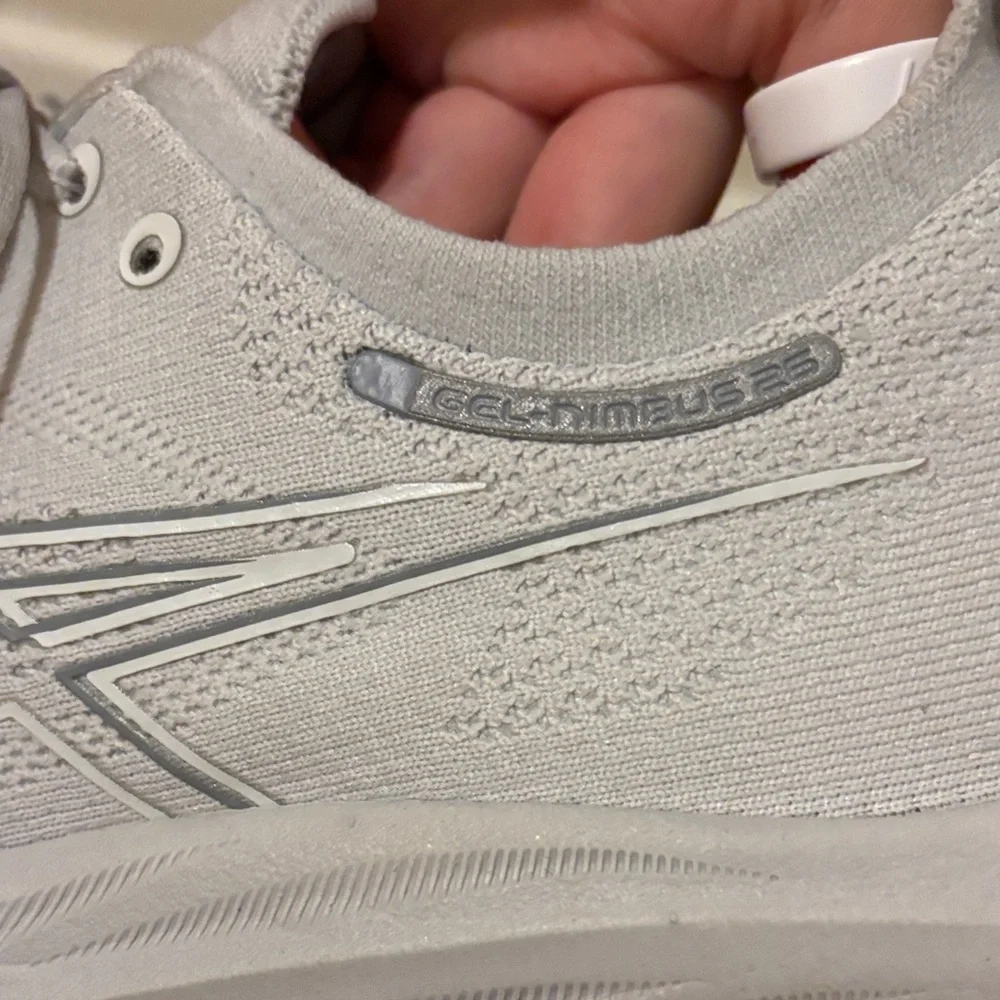 Asics Gel Nimbus 26 (women’s 9.5) 🤍🩶 - Picture 5 of 7